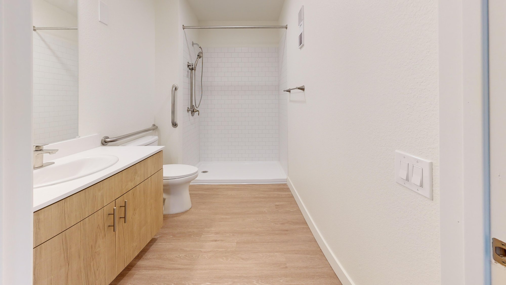 Provincial-Chico-IL-2-bed-773-sqft-Bathroom-1