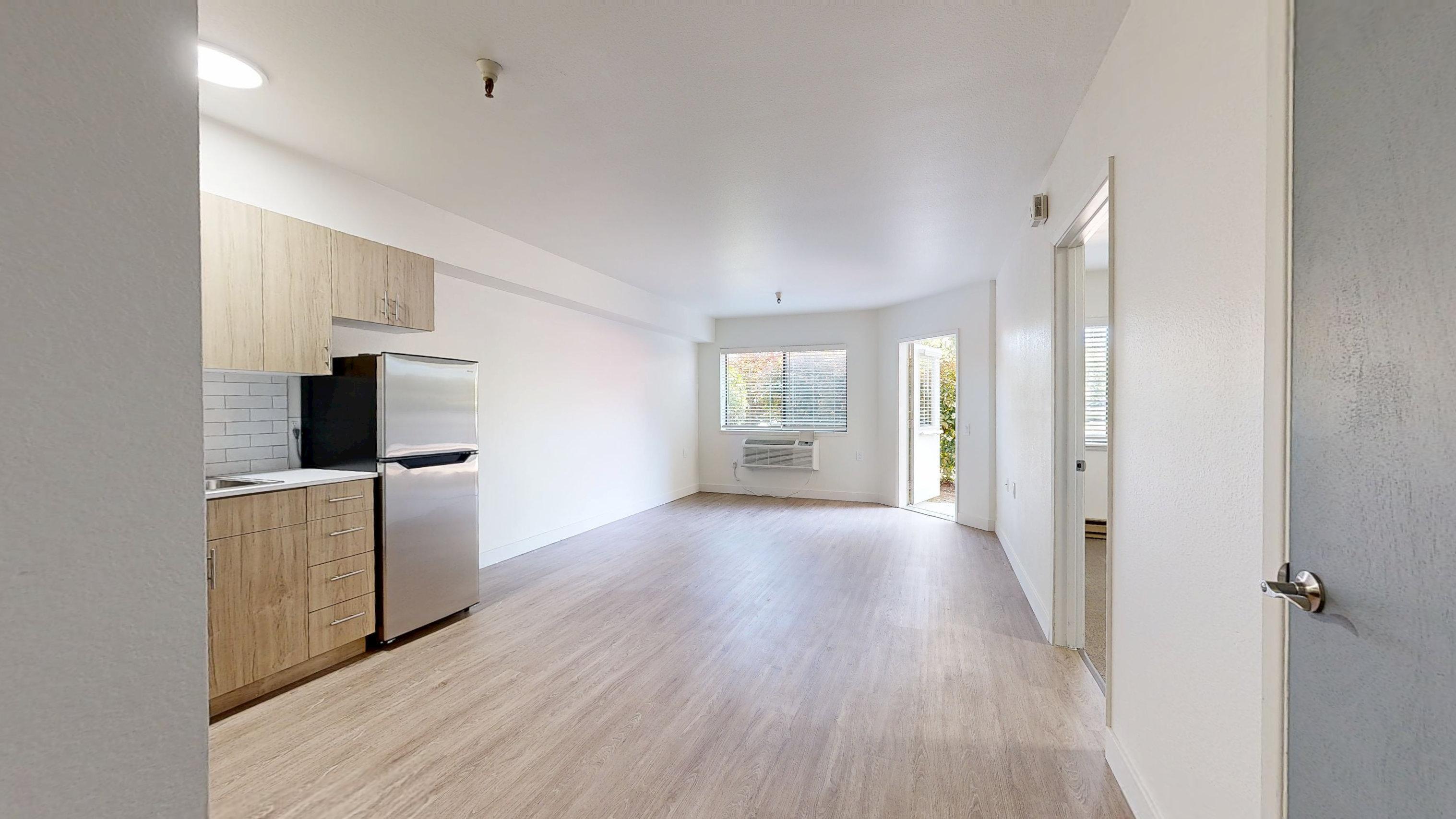 Provincial-Chico-IL-1-bed-561-sqft-Living-Room-with-Kitchenette