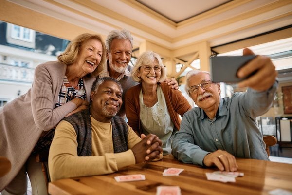 6 Social Programs That Combat Loneliness in Independent Living